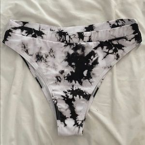 medium high rise marble print bikini bottoms